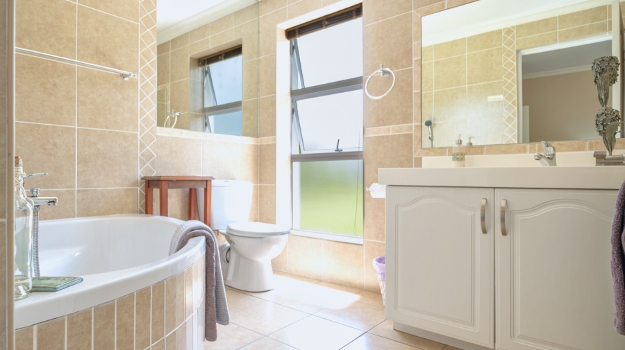 3 Bedroom Property for Sale in Kingswood Golf Estate Western Cape